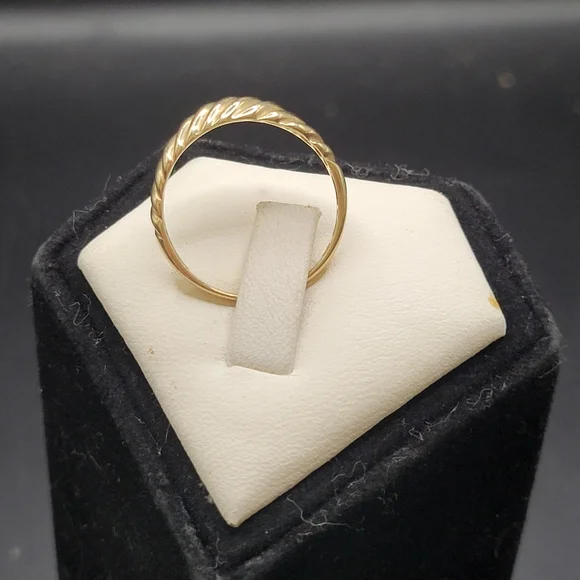 JCM 10KT gold woman's croissant dome ring size 8.25